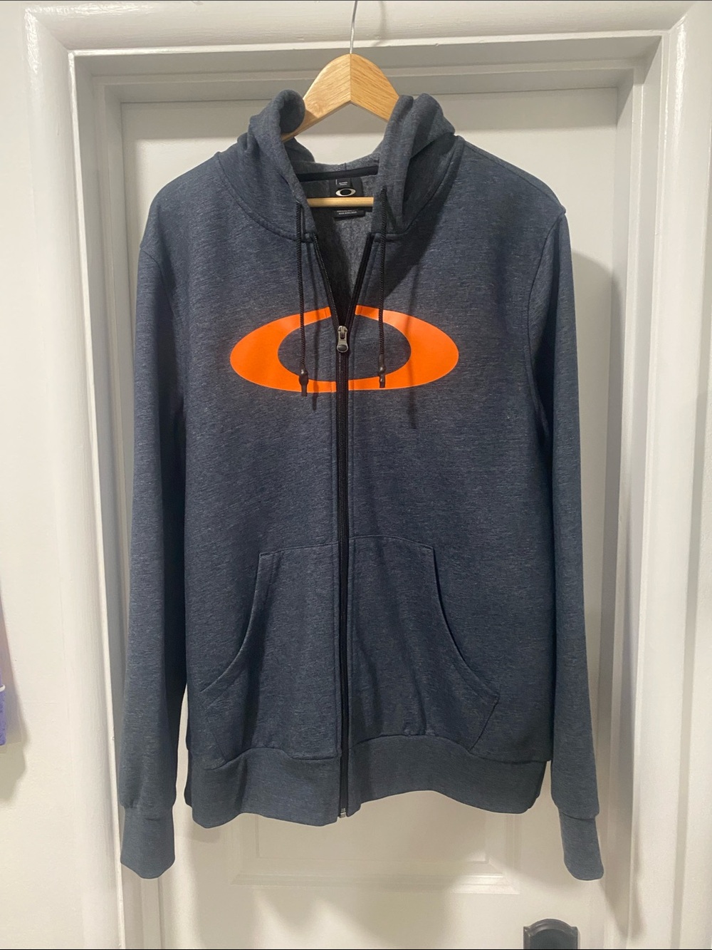 Men’s Oakley Zip Up Jacket.  XL.